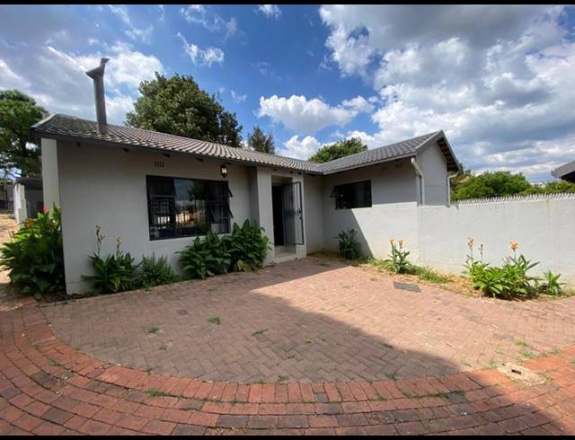 5 BEDROOM PROPERTY TO RENT IN WELTEVREDEN PARK